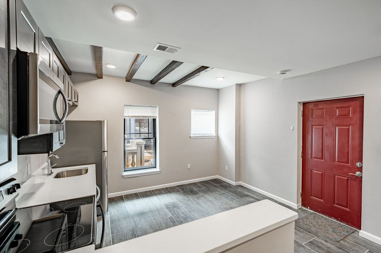 235 E Market St - Photo 2 of 47