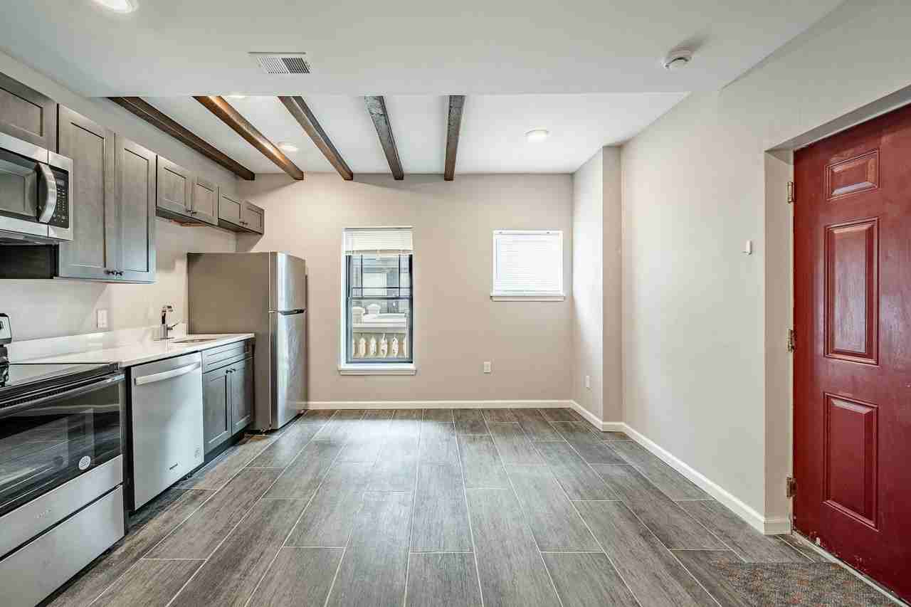 235 E Market St - Photo 3 of 47