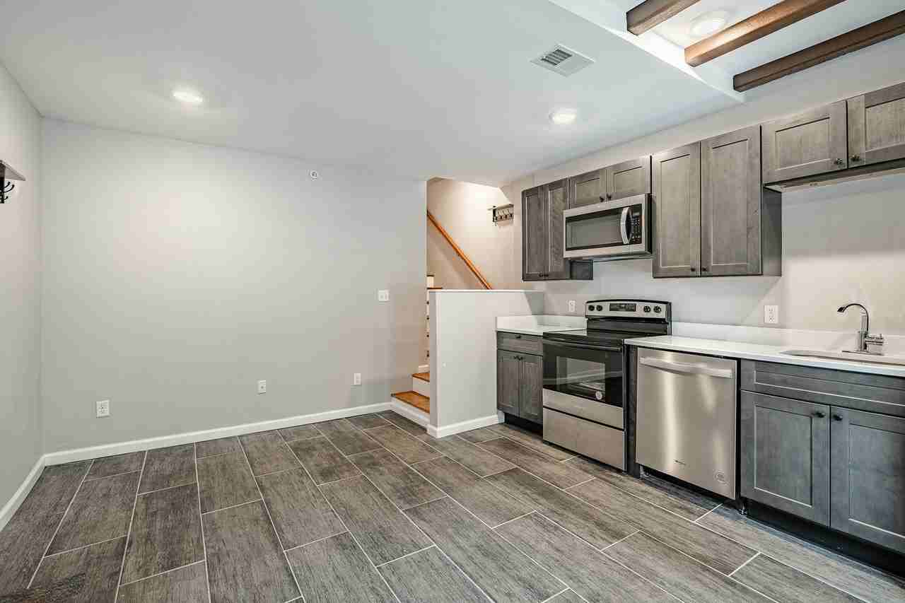 235 E Market St - Photo 6 of 47