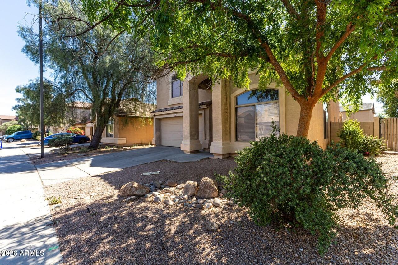 12547 W Medlock Dr - Photo 5 of 39