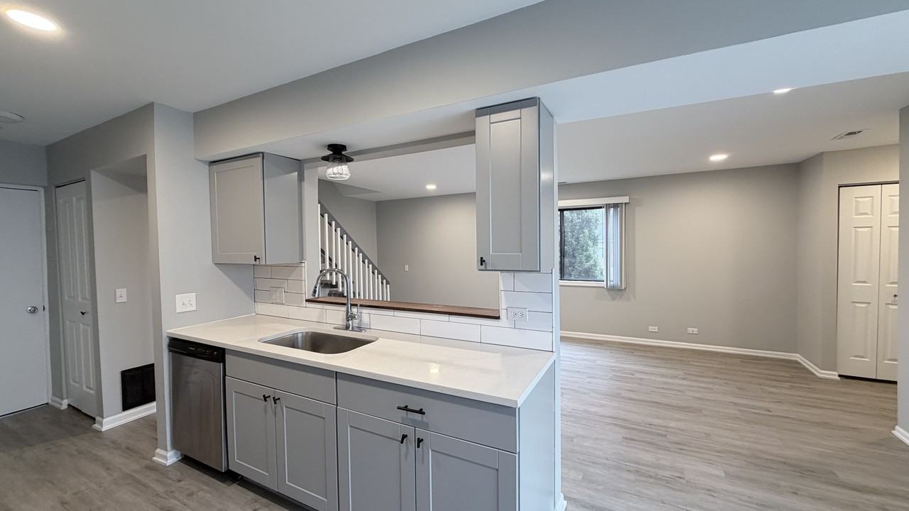 721 Sunfish Pt #SFH - Photo 4 of 17