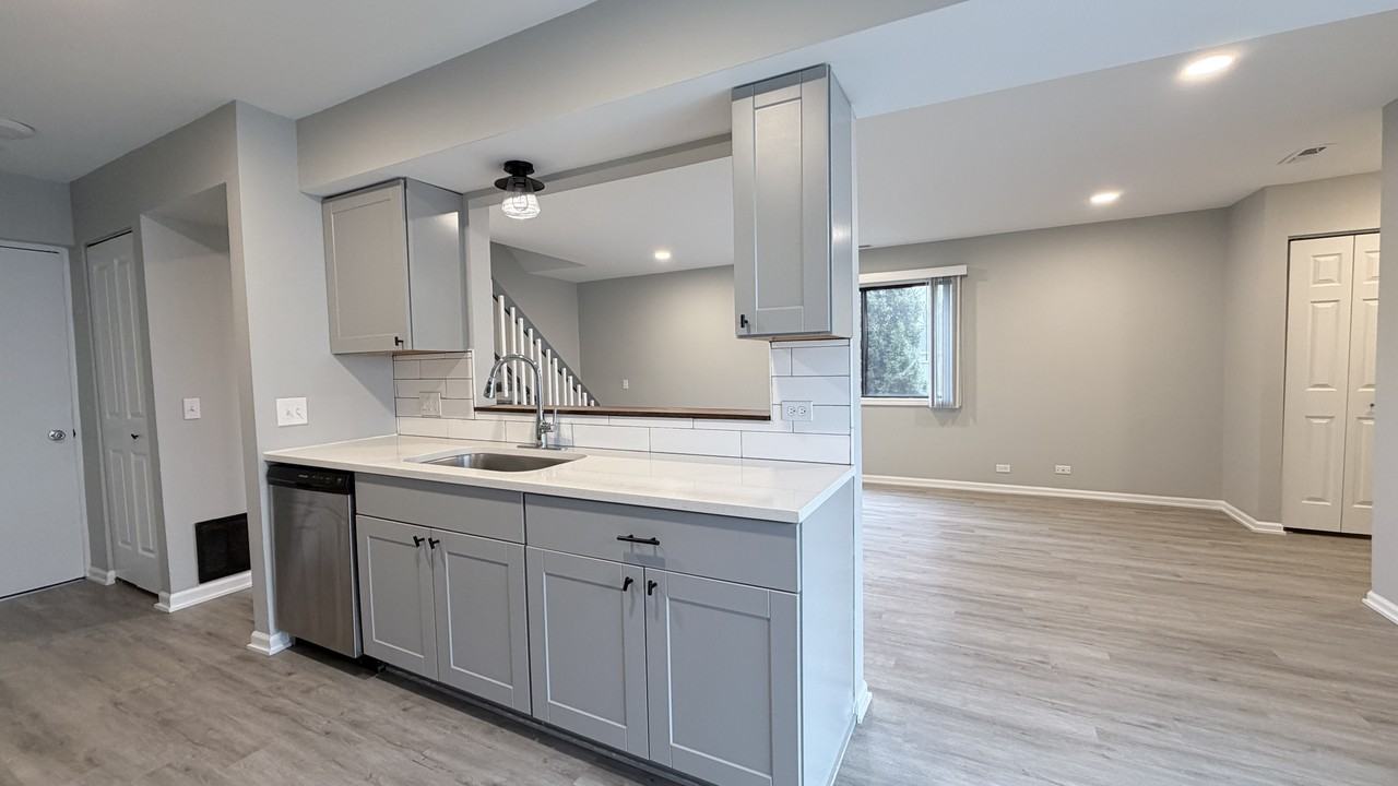 721 Sunfish Pt #SFH - Photo 5 of 17