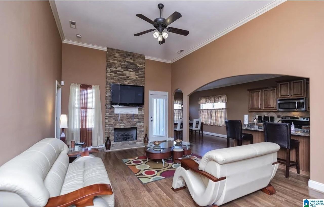 1059 Kerry Dr - Photo 5 of 27