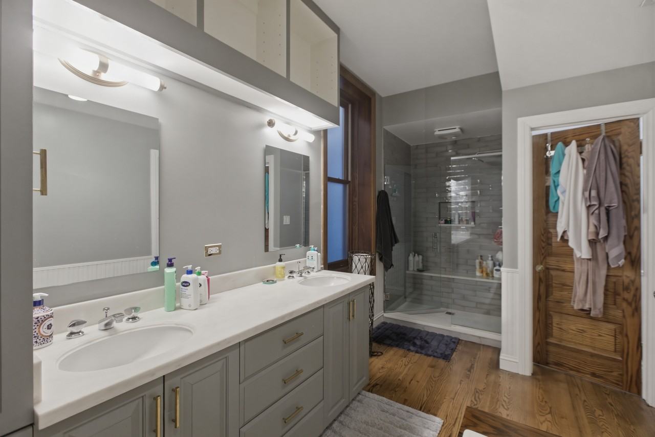 850 W Oakdale Ave #3 - Photo 4 of 21