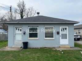 featured image of 521 W 10th St