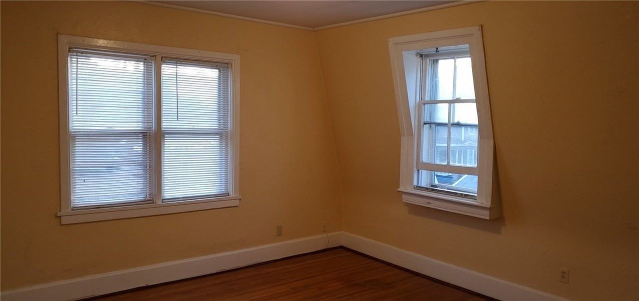 44 Park Ave Apt 3 - Photo 7 of 11