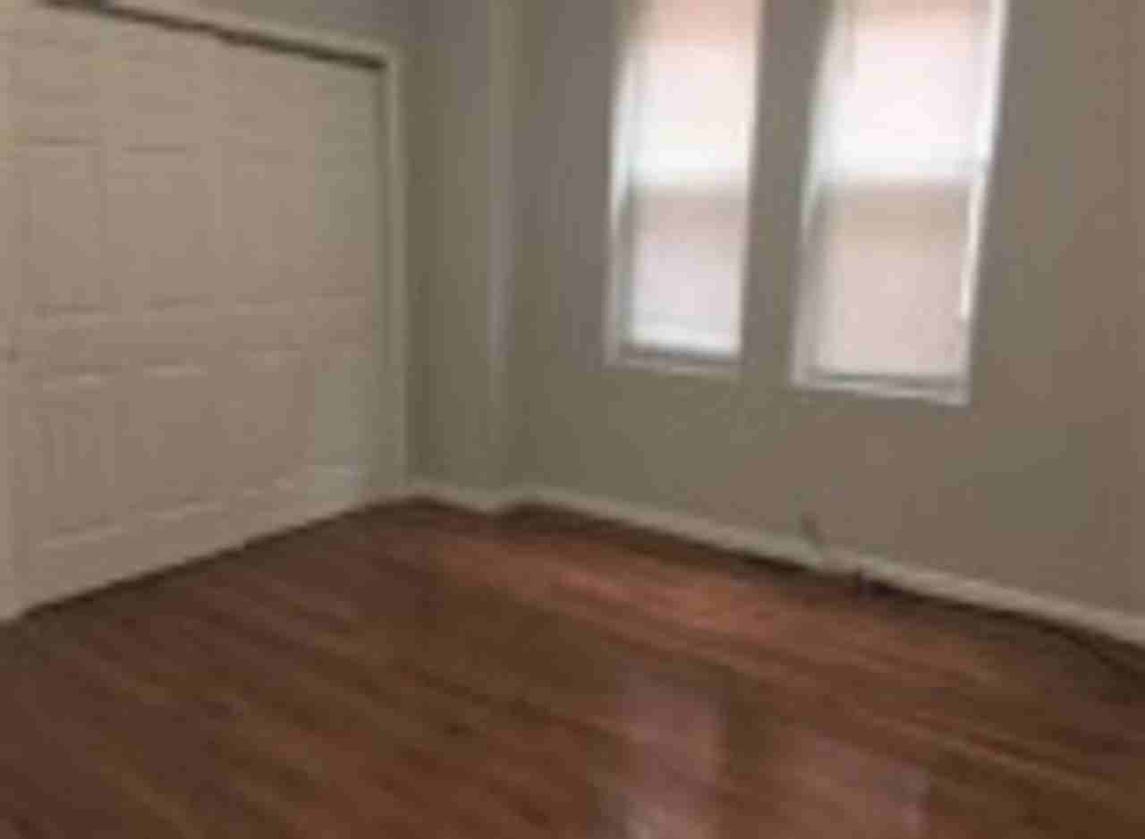 721 S 52nd St - Photo 4 of 10