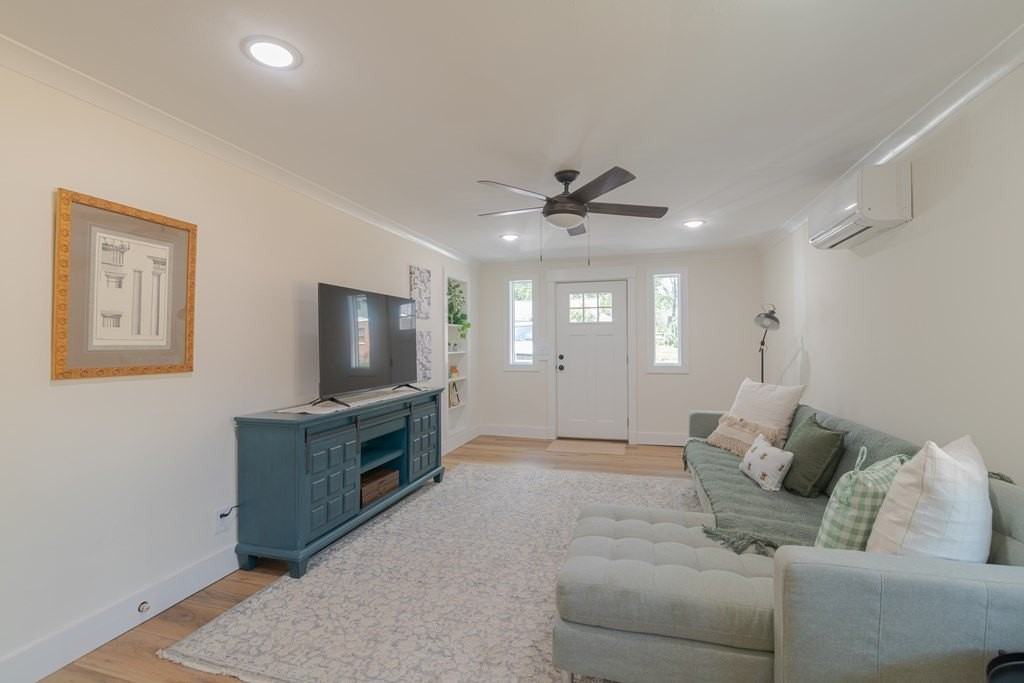 1519 1/2 16th Ave - Photo 4 of 15