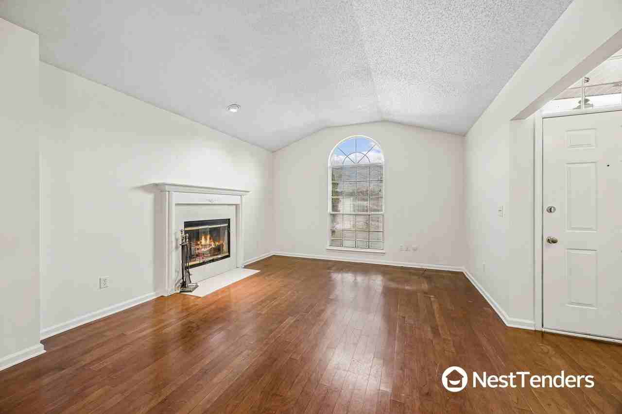 3920 Union Pacific Dr W - Photo 4 of 34