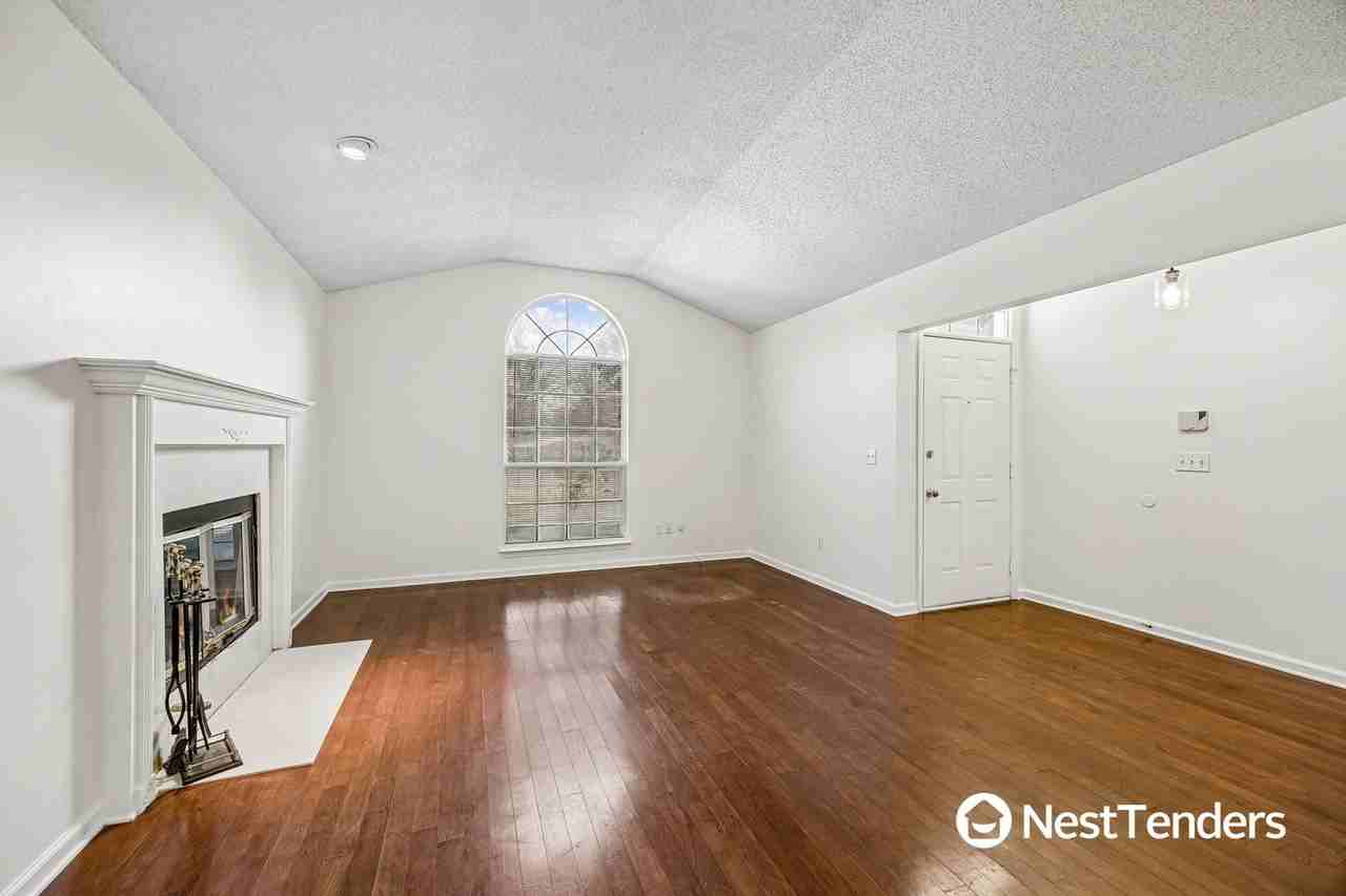 3920 Union Pacific Dr W - Photo 5 of 34