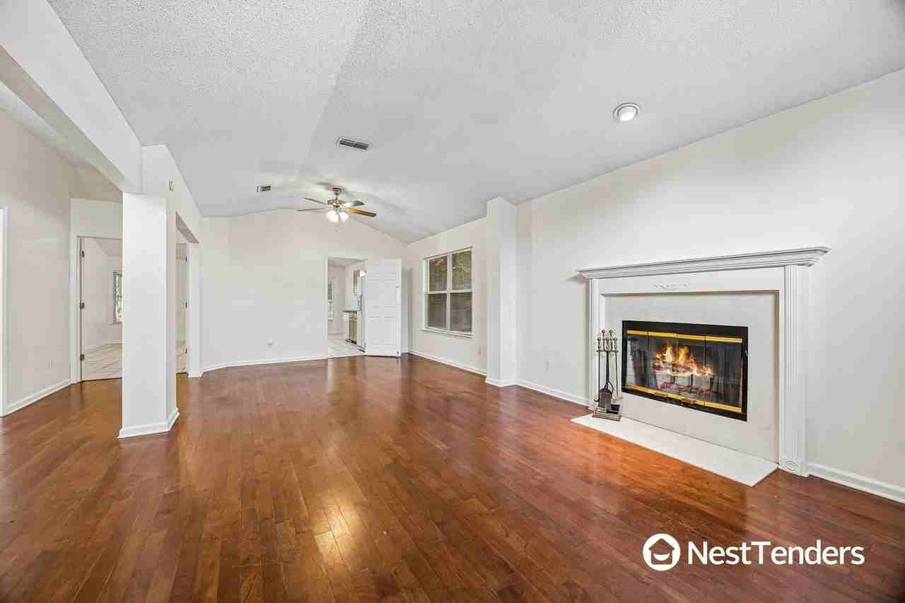 3920 Union Pacific Dr W - Photo 7 of 34