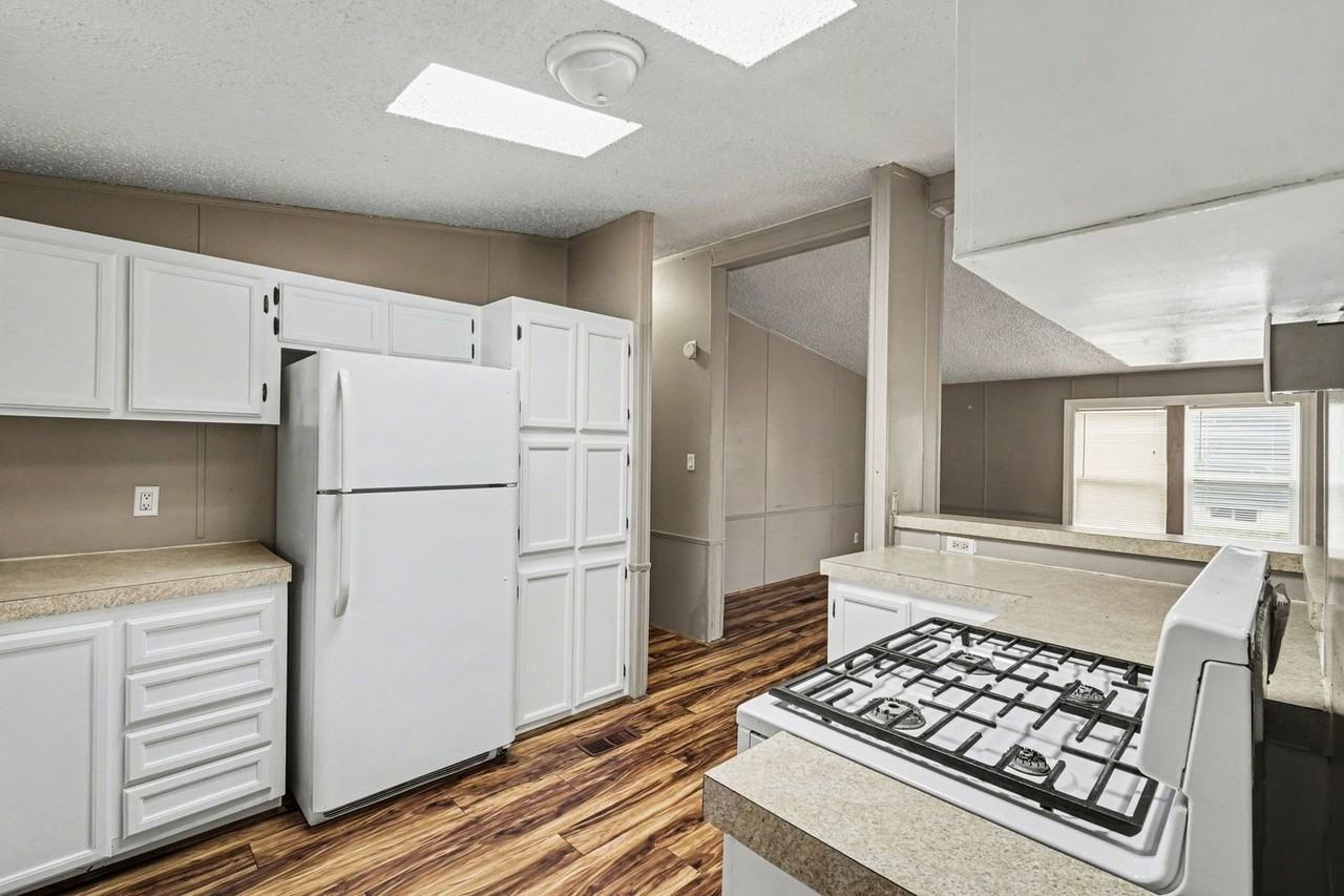 918 Moore St - Photo 5 of 16