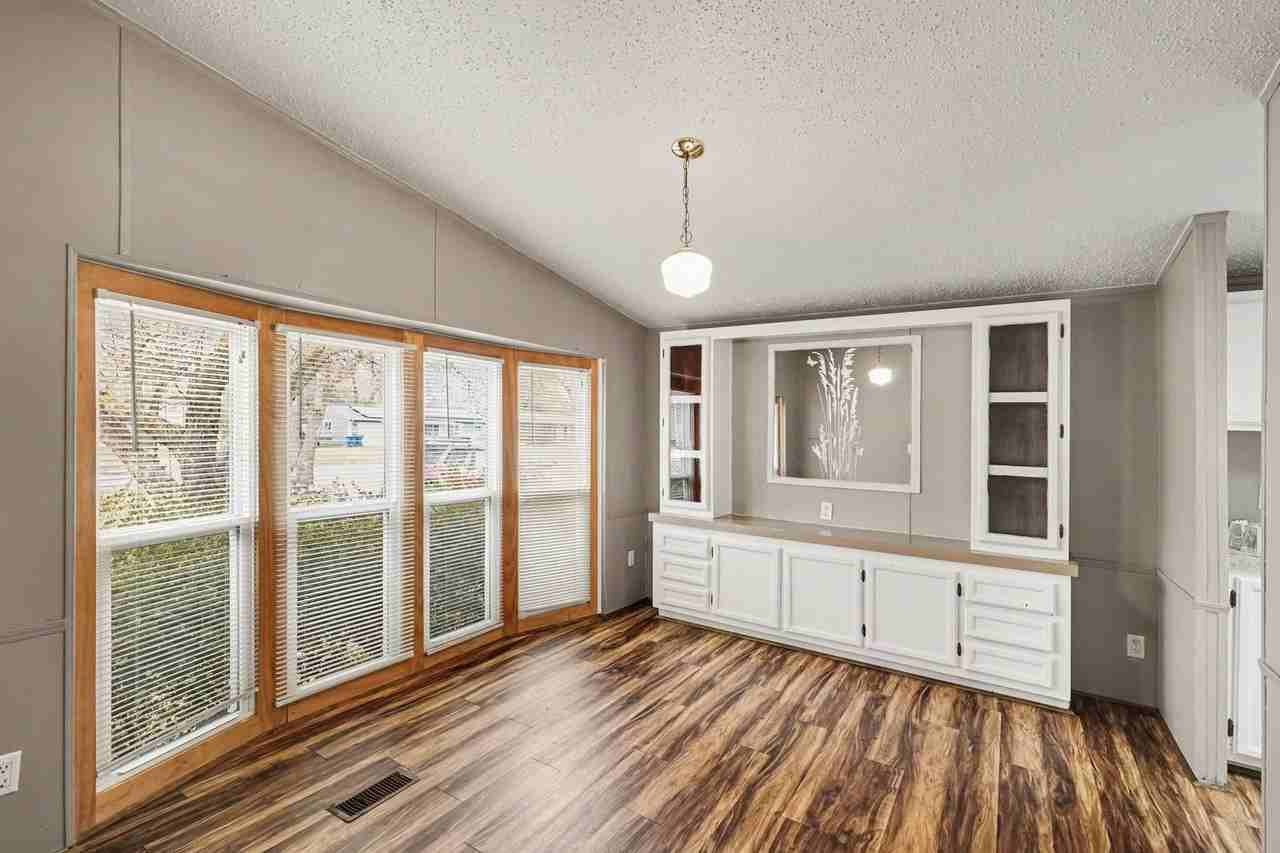 918 Moore St - Photo 7 of 16