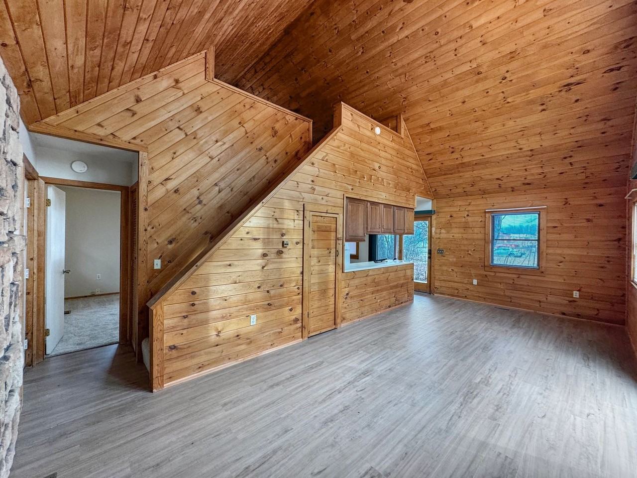 134 Broad St - Photo 4 of 12