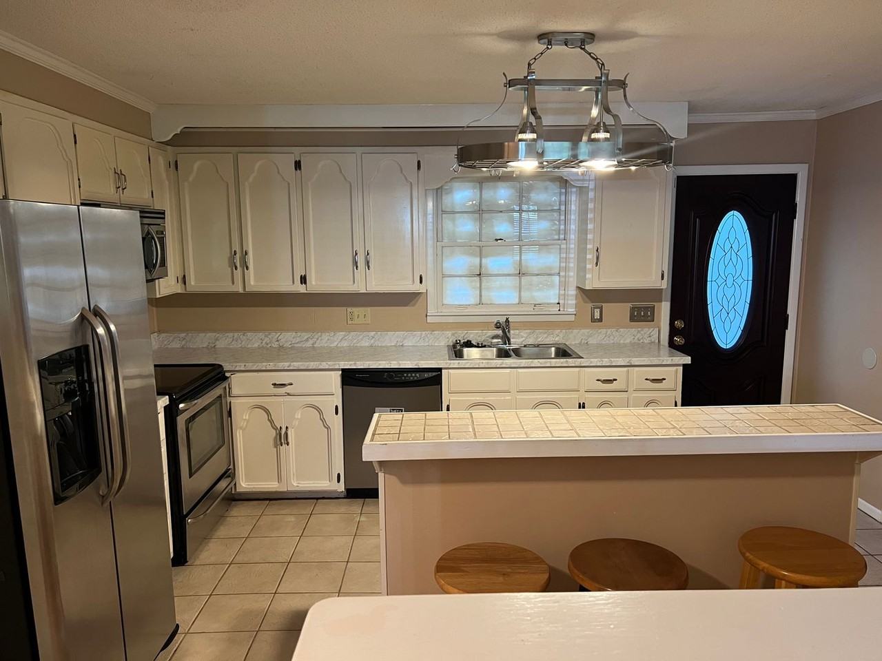 110 Laurel Cir - Photo 2 of 28