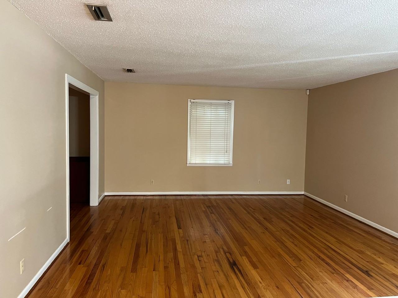 110 Laurel Cir - Photo 3 of 28