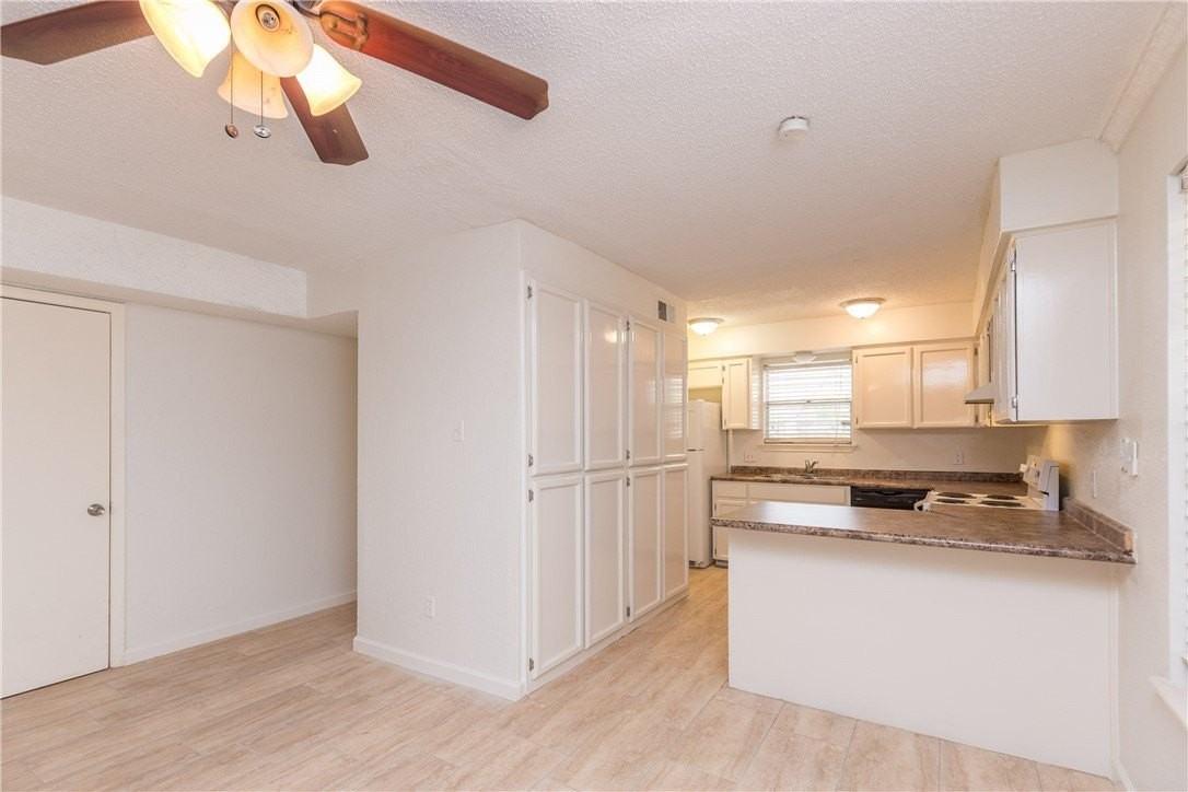 5133 Middlecoff Rd Unit B - Photo 5 of 29