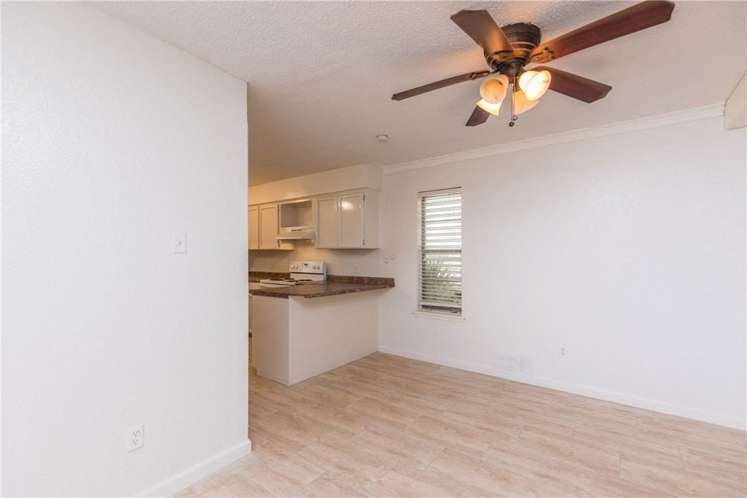 5133 Middlecoff Rd Unit B - Photo 6 of 29