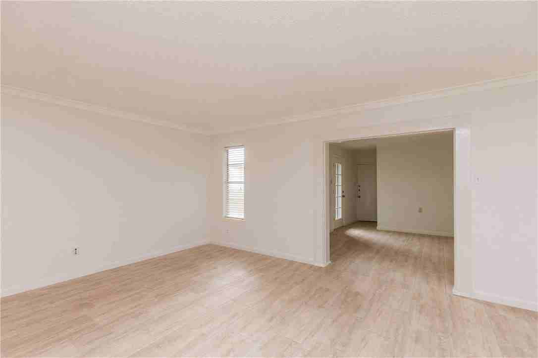 5133 Middlecoff Rd Unit B - Photo 7 of 29