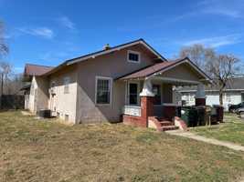 featured image of 105 N Speare St