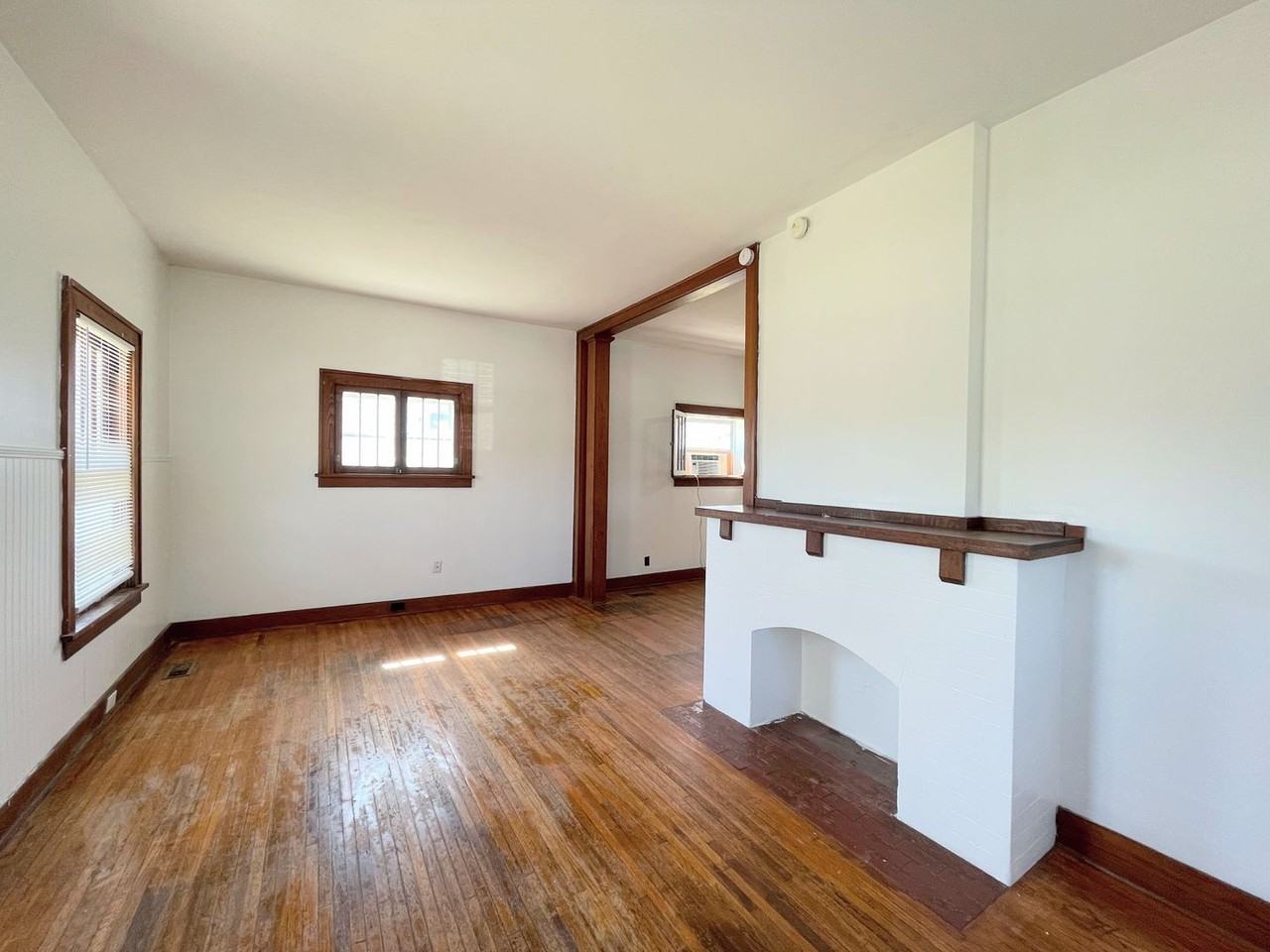 105 N Speare St - Photo 2 of 19