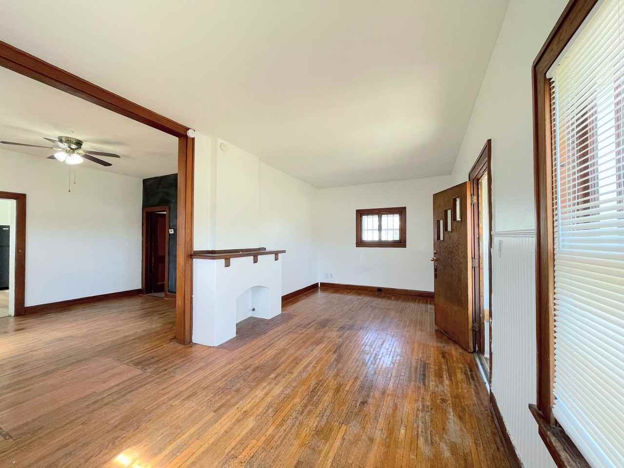 105 N Speare St - Photo 3 of 19