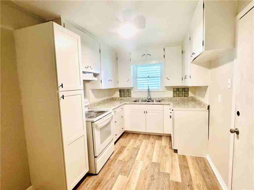 1202 Devon Dr - Photo 3 of 19