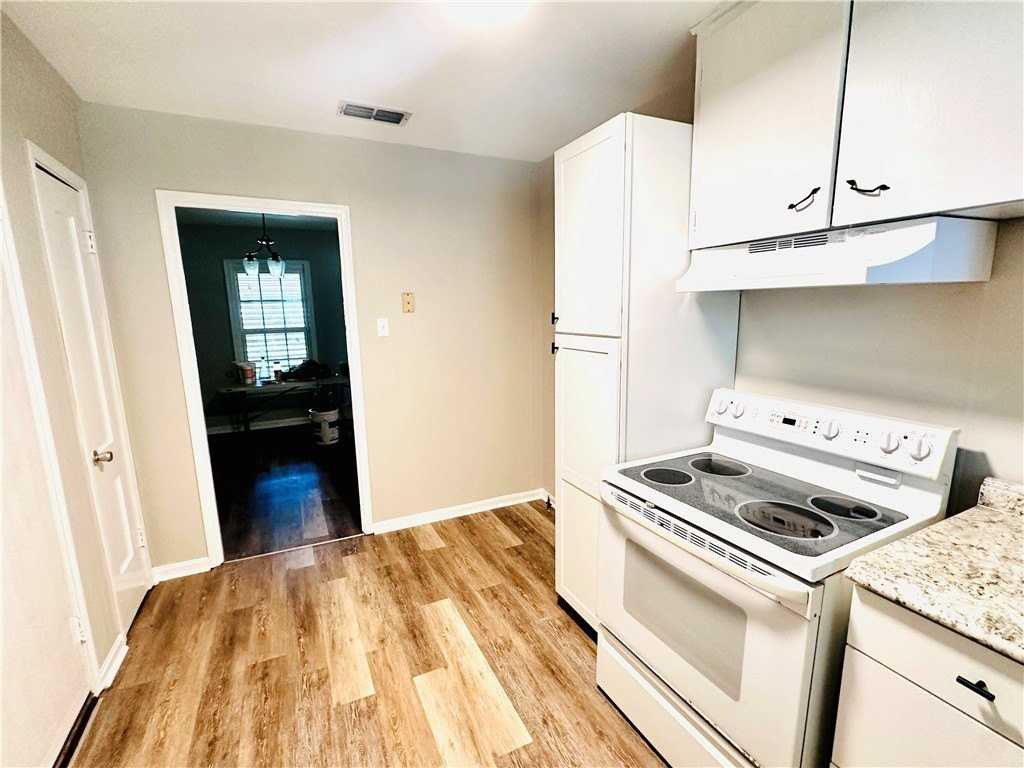 1202 Devon Dr - Photo 4 of 19