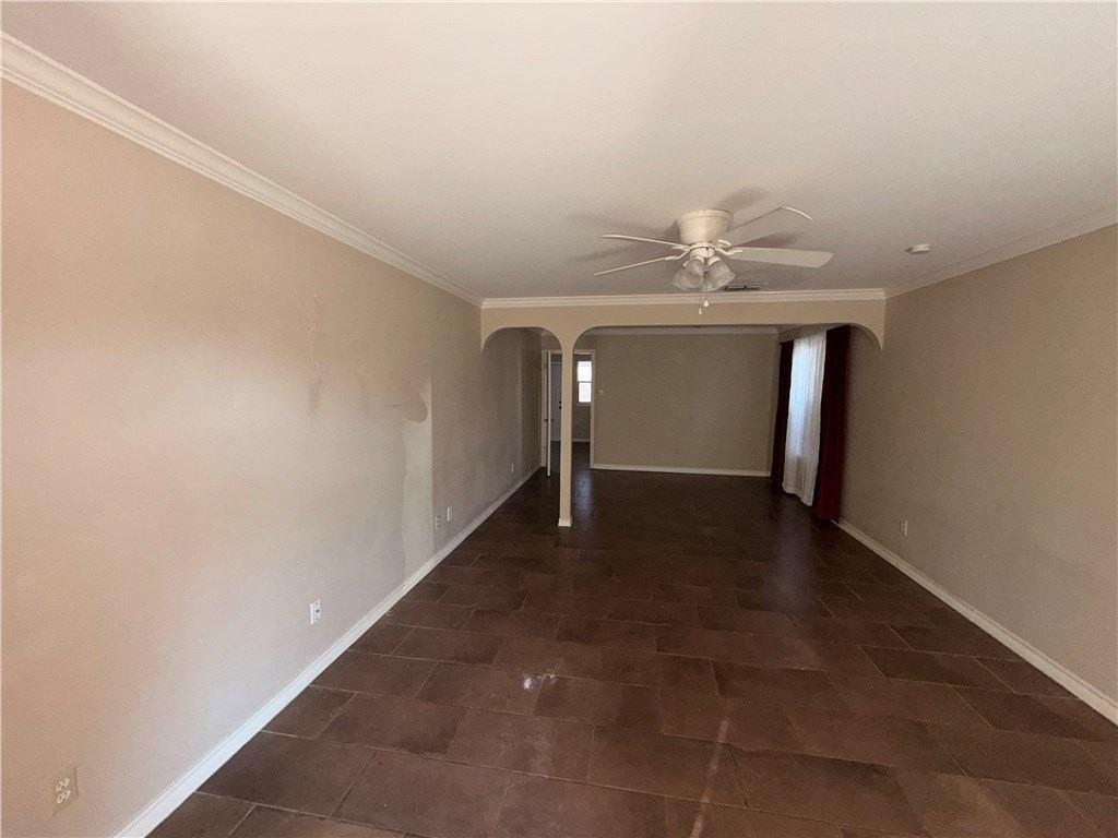 918 Saint Bernard St - Photo 2 of 12