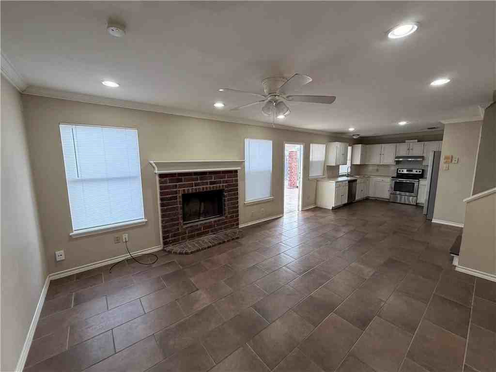 918 Saint Bernard St - Photo 3 of 12