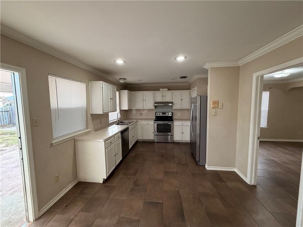 918 Saint Bernard St - Photo 4 of 12