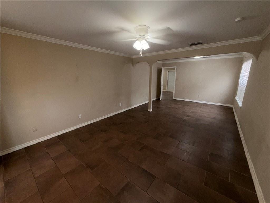 918 Saint Bernard St - Photo 5 of 12