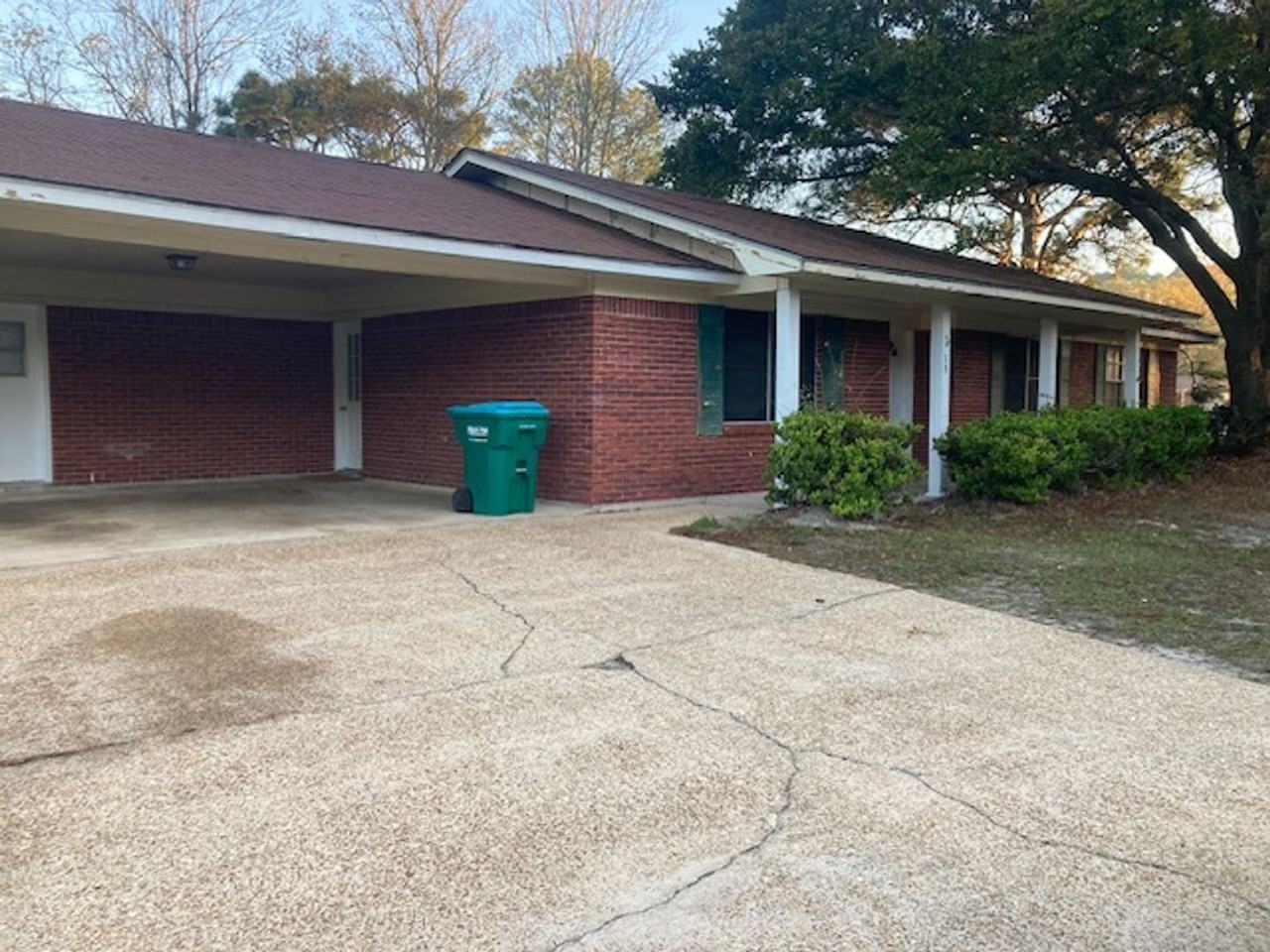 2513 Tracy St - Photo 2 of 14