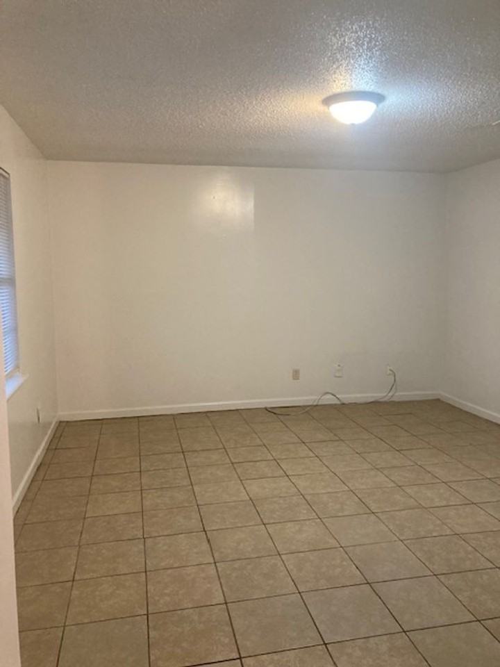 2513 Tracy St - Photo 3 of 14