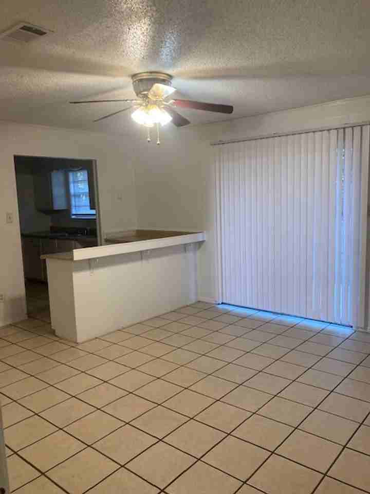 2513 Tracy St - Photo 5 of 14