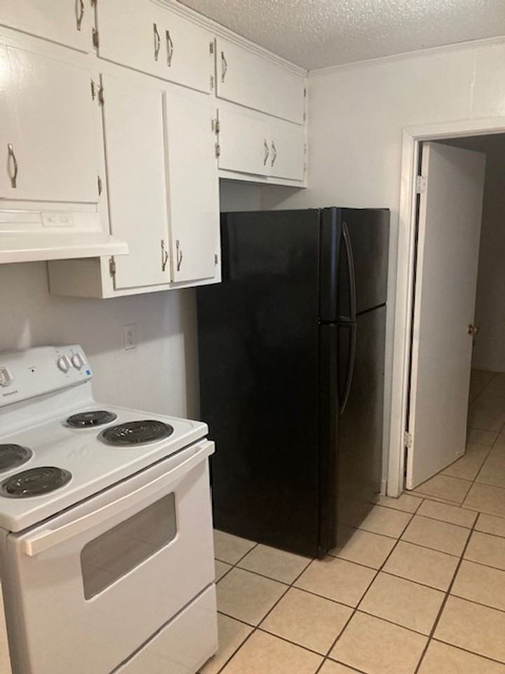 2513 Tracy St - Photo 6 of 14