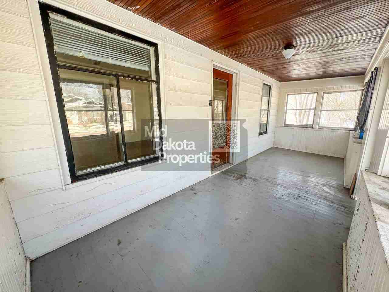 933 E 5th Ave - Photo 2 of 17