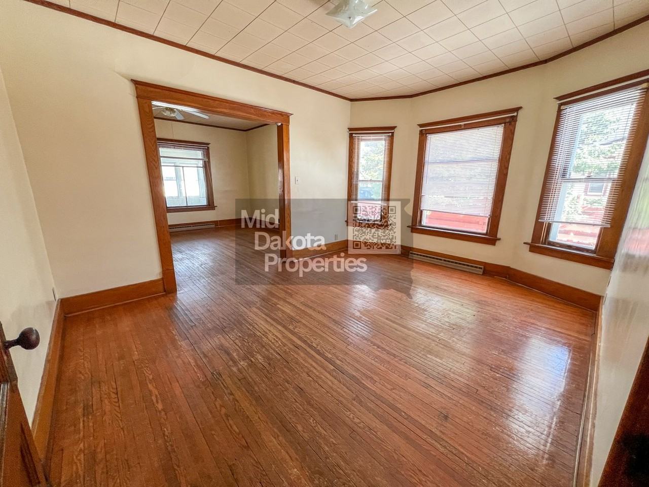 933 E 5th Ave - Photo 3 of 17