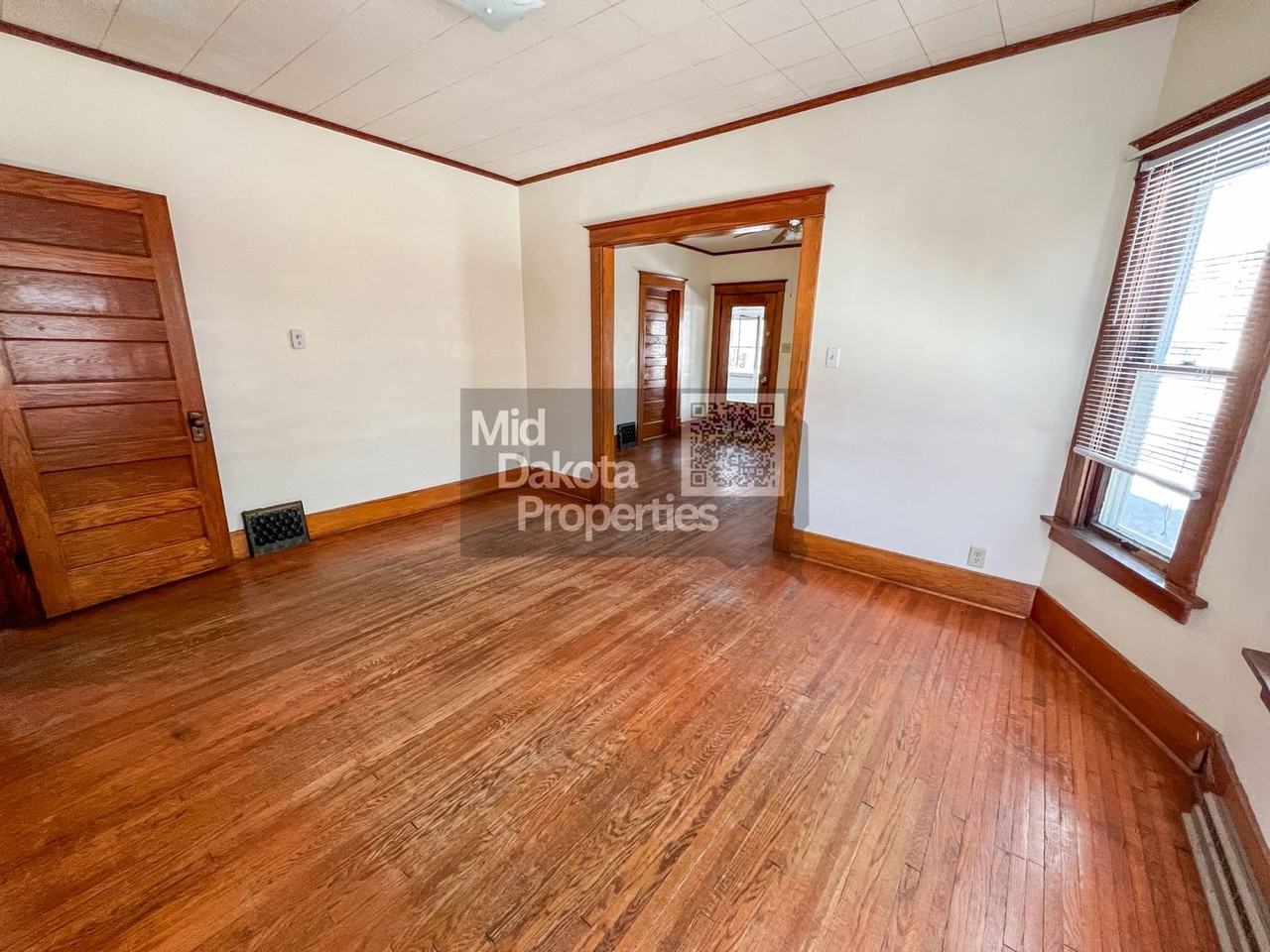 933 E 5th Ave - Photo 5 of 17