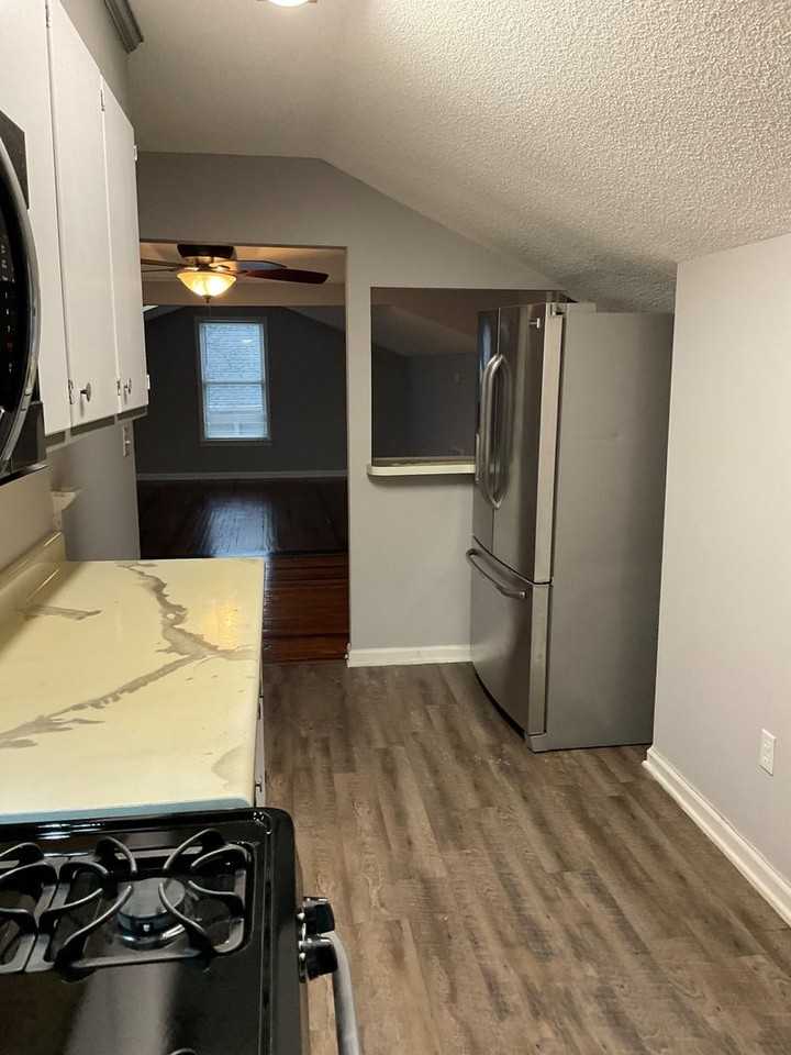 511 S South St - Photo 4 of 7