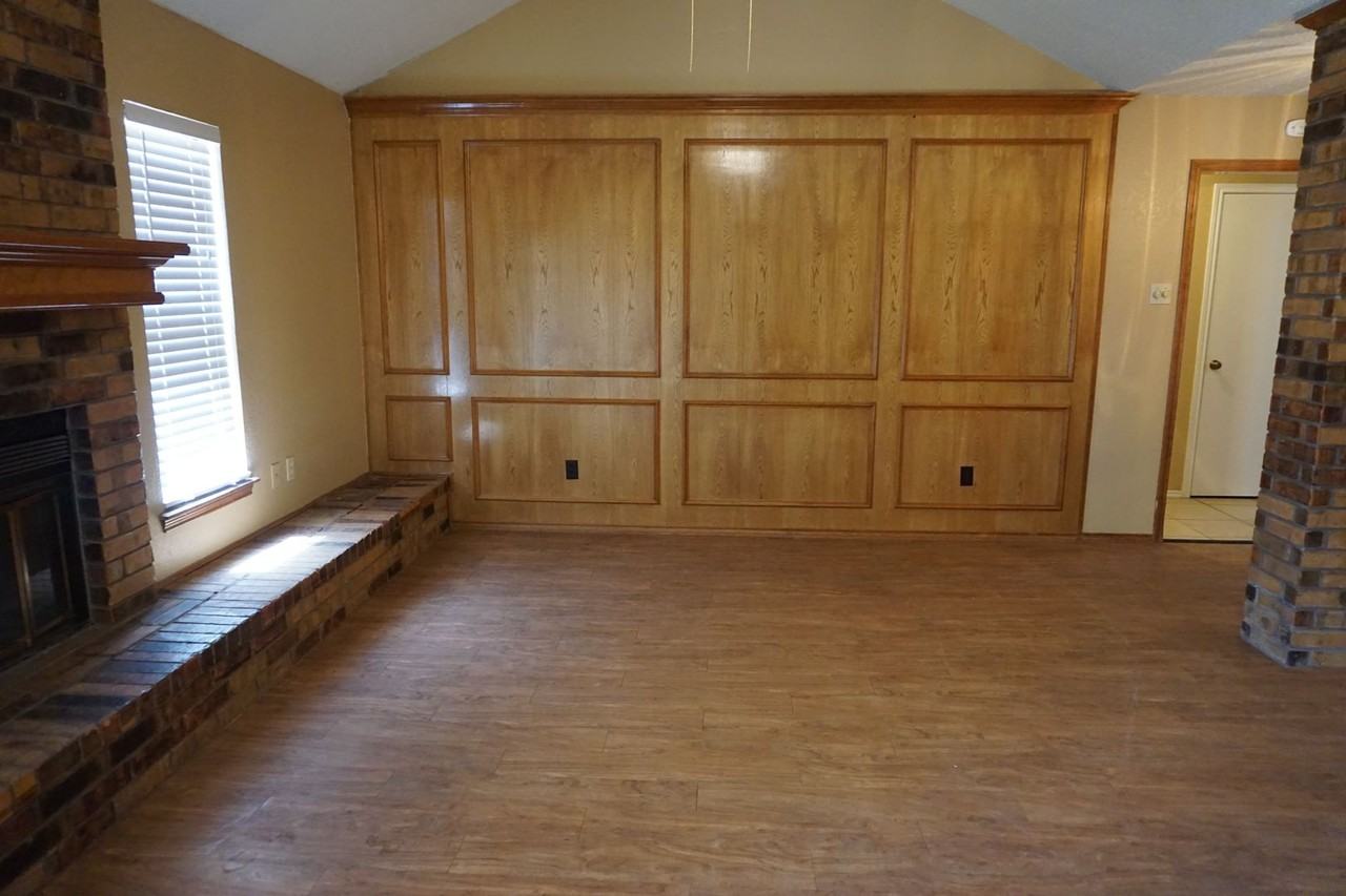 1104 Homestead Dr - Photo 3 of 16