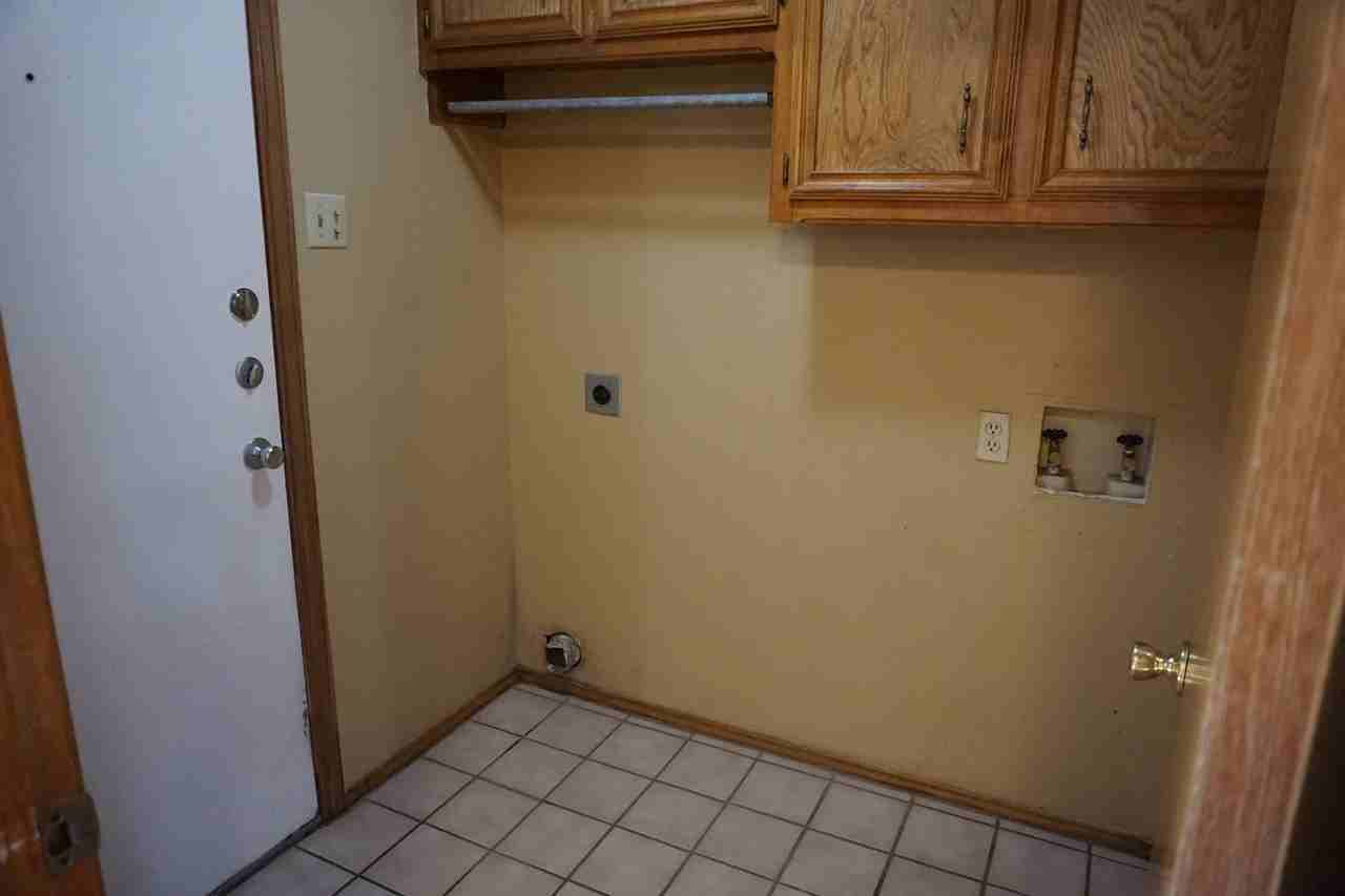 1104 Homestead Dr - Photo 5 of 16