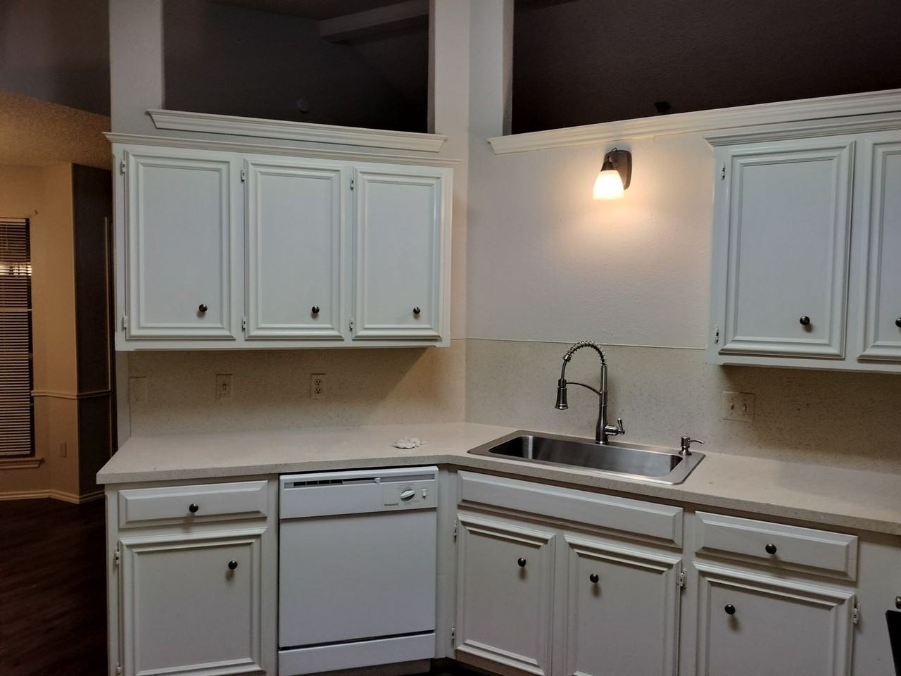 5551 93rd St - Photo 5 of 12