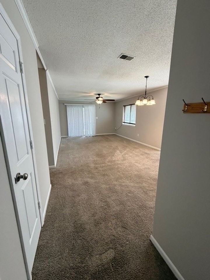 500 Cokesbury St Apt A - Photo 5 of 18