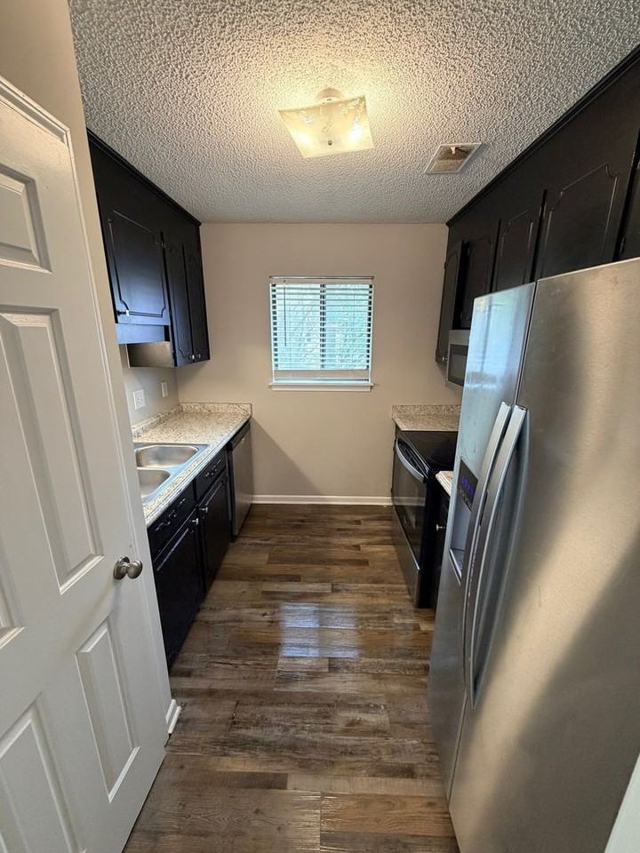 500 Cokesbury St Apt A - Photo 6 of 18