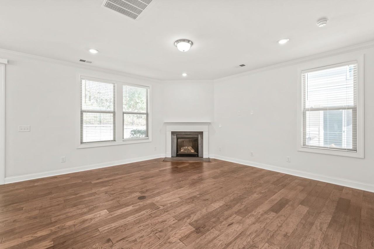 15310 Scholastic Dr - Photo 5 of 28