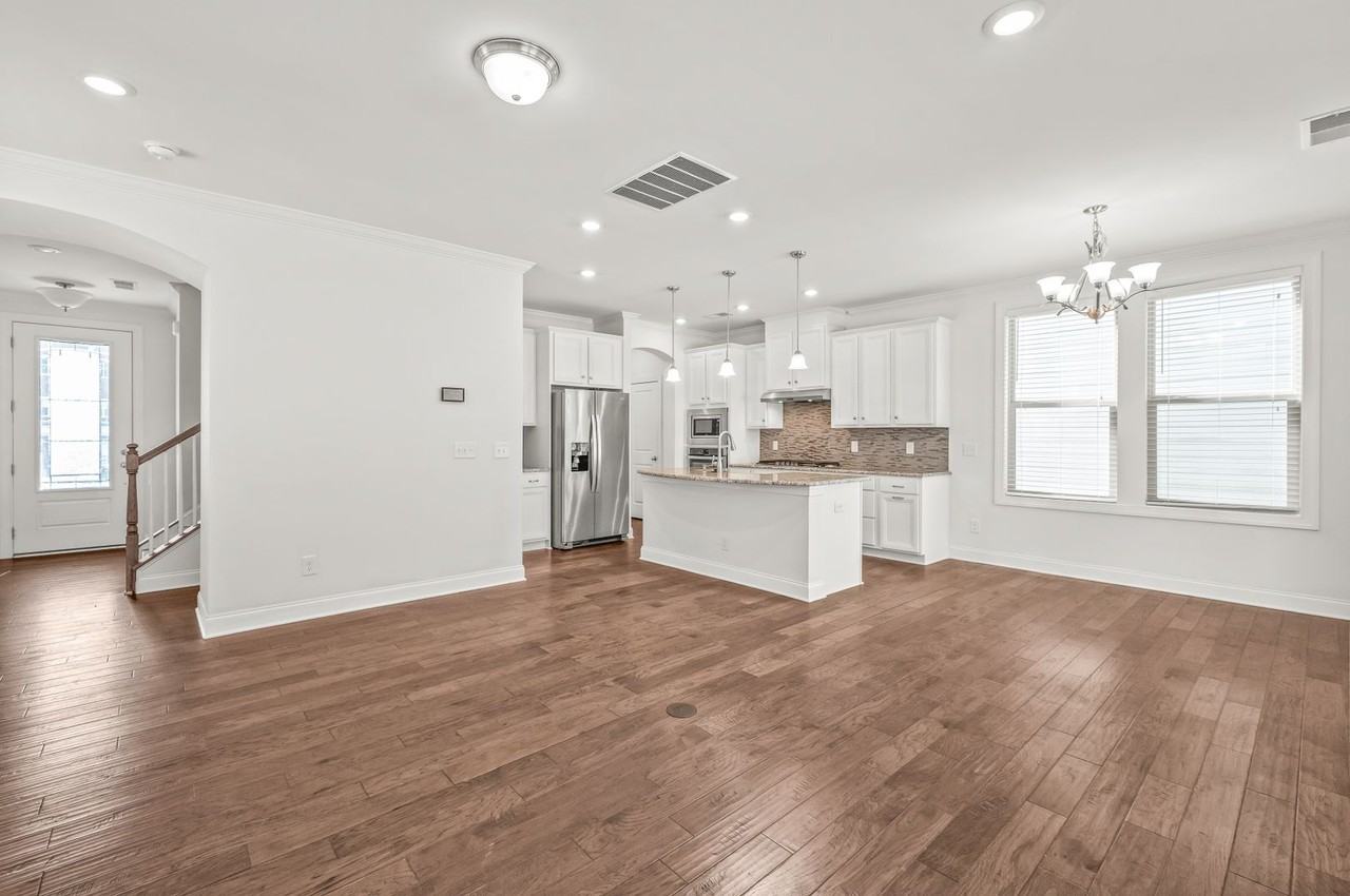 15310 Scholastic Dr - Photo 6 of 28