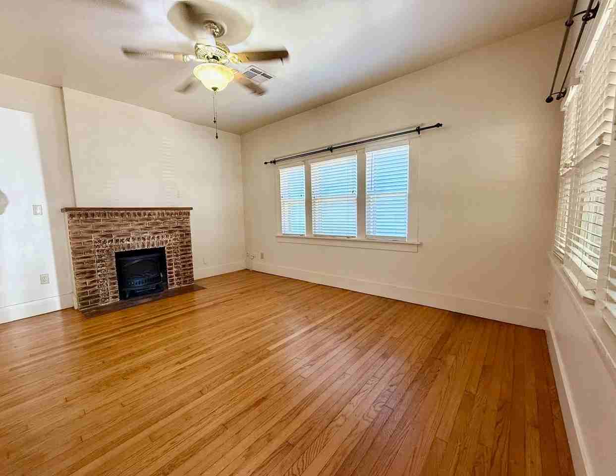 445 College Ave - Photo 4 of 27