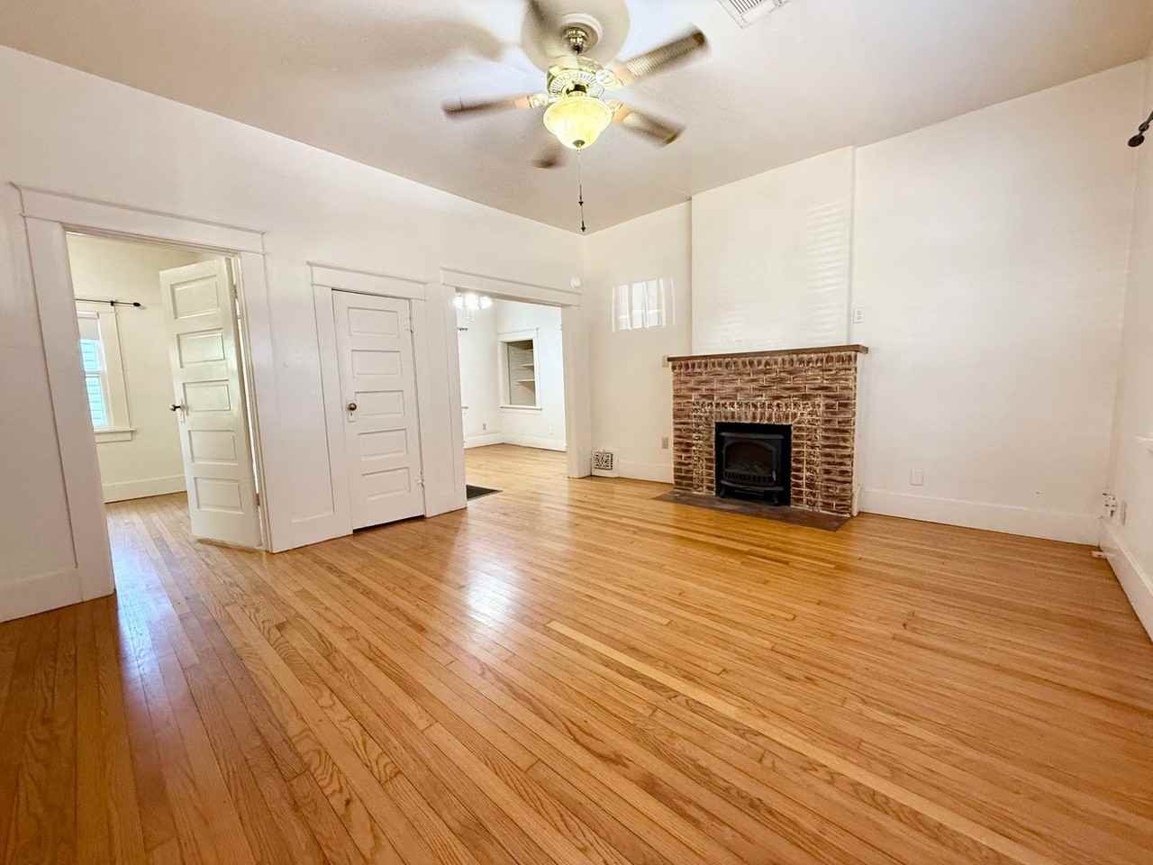 445 College Ave - Photo 5 of 27