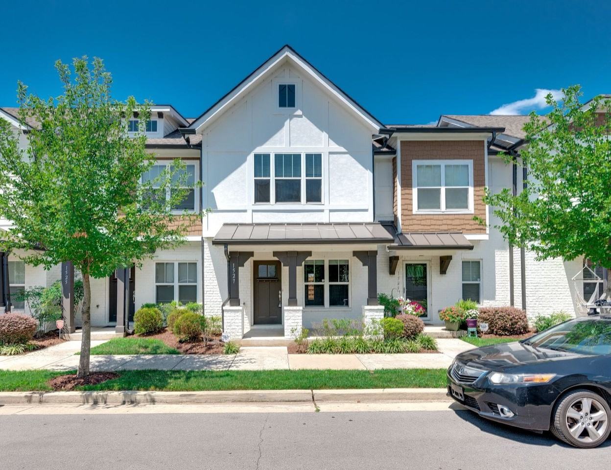 1527 57th Ave N - Photo 2 of 29